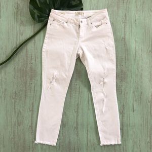 Lucky Brand Lolita Capri Size 6 White - Destroyed